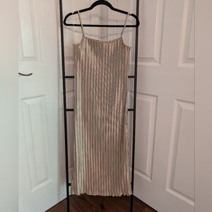 Petal and Pup Liza Pleated Maxi Dress (S)